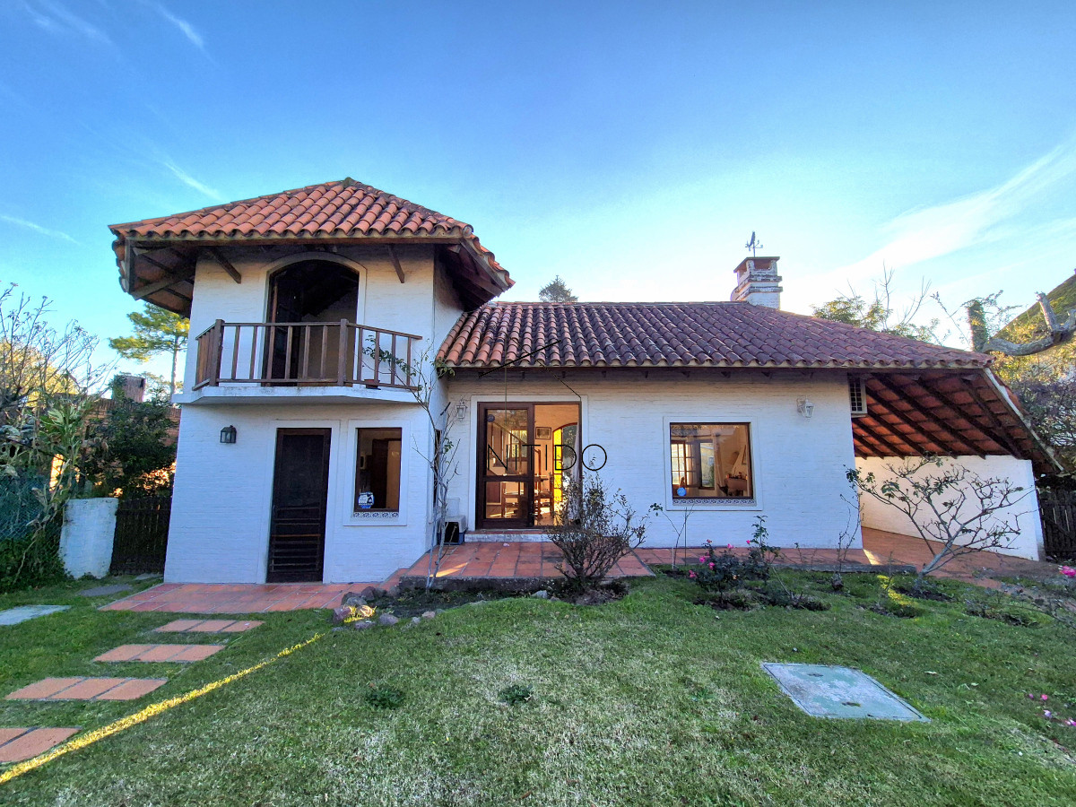 Casa ID.206 - Casa de 3 dormitorios mas dependencia completa barbacoa piscina Pinares Punta del Este