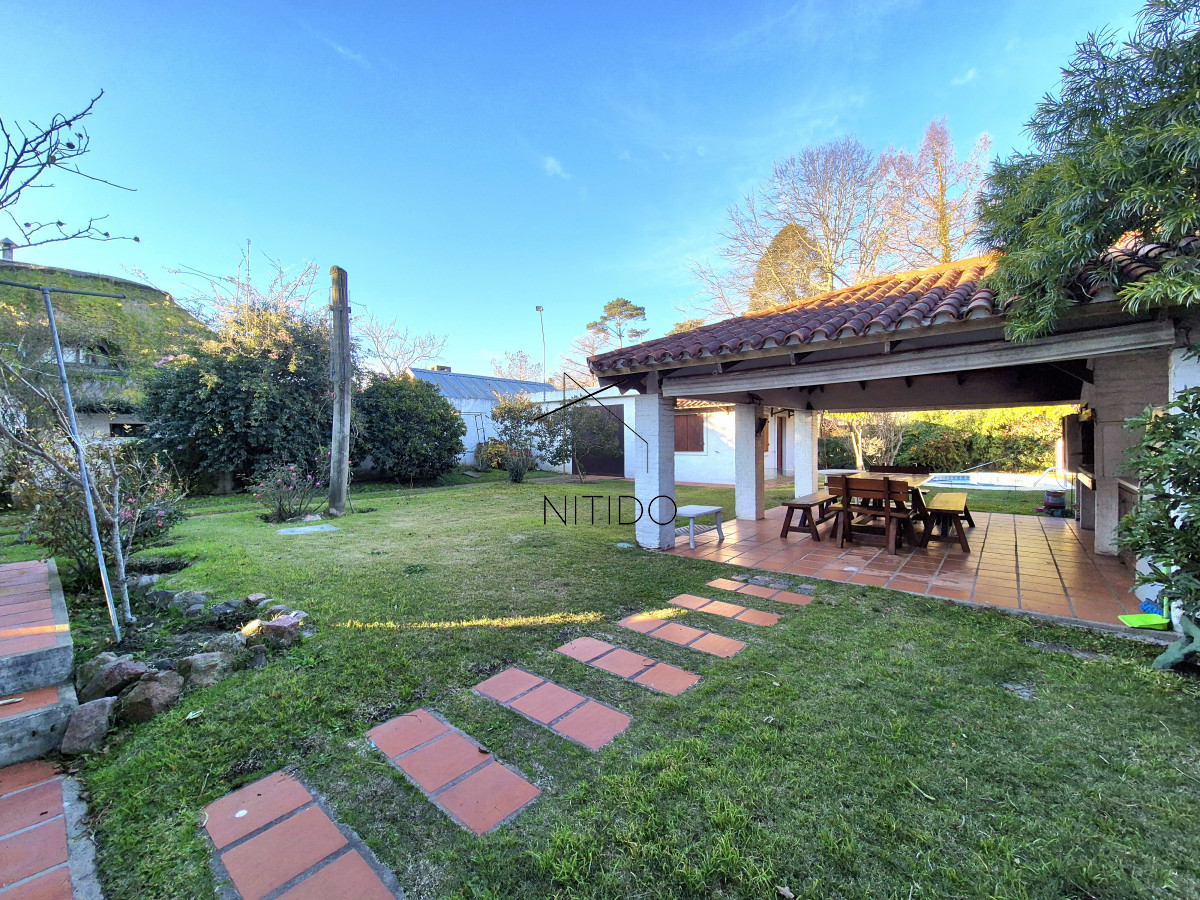 Casa ID.206 - Casa de 3 dormitorios mas dependencia completa barbacoa piscina Pinares Punta del Este