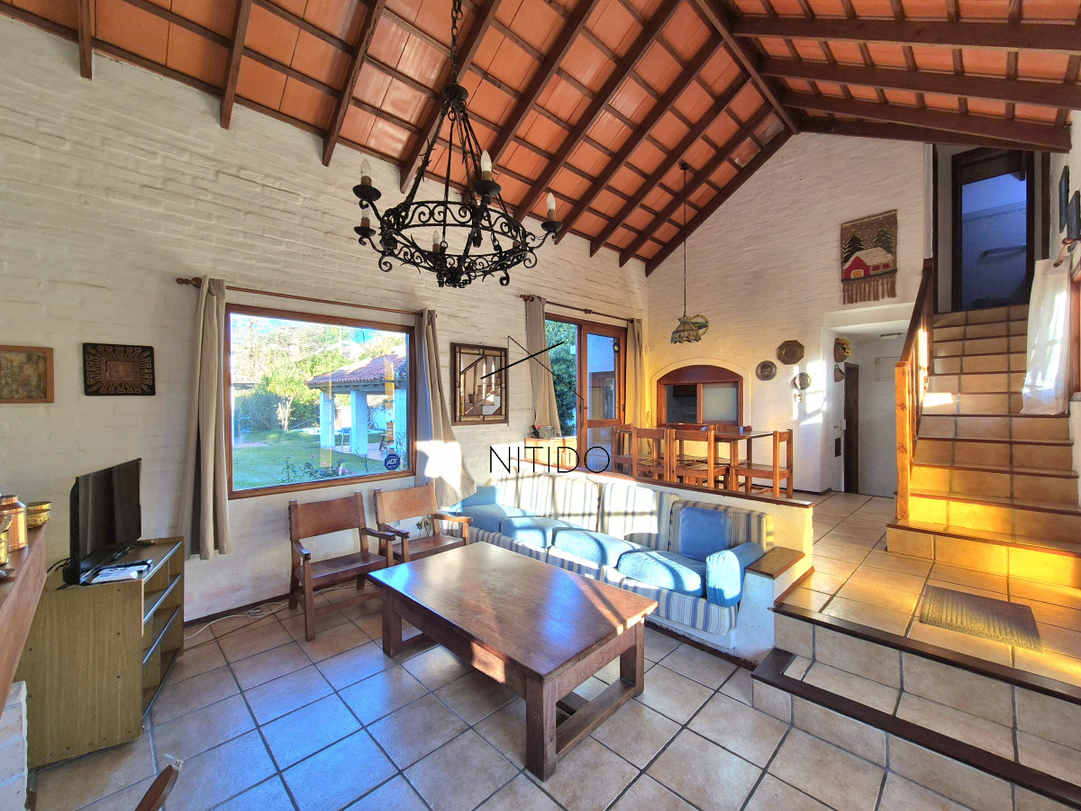 Casa ID.206 - Casa de 3 dormitorios mas dependencia completa barbacoa piscina Pinares Punta del Este