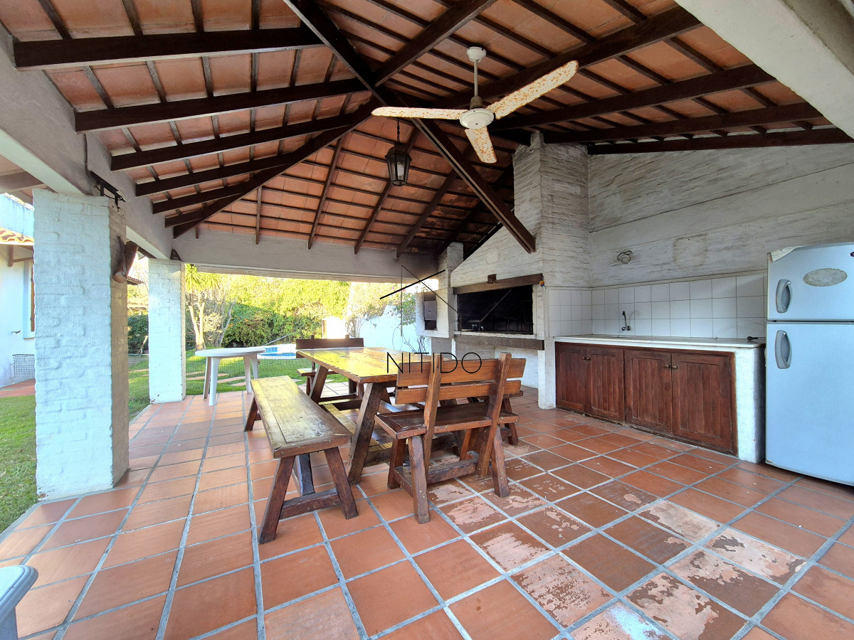 Casa ID.206 - Casa de 3 dormitorios mas dependencia completa barbacoa piscina Pinares Punta del Este