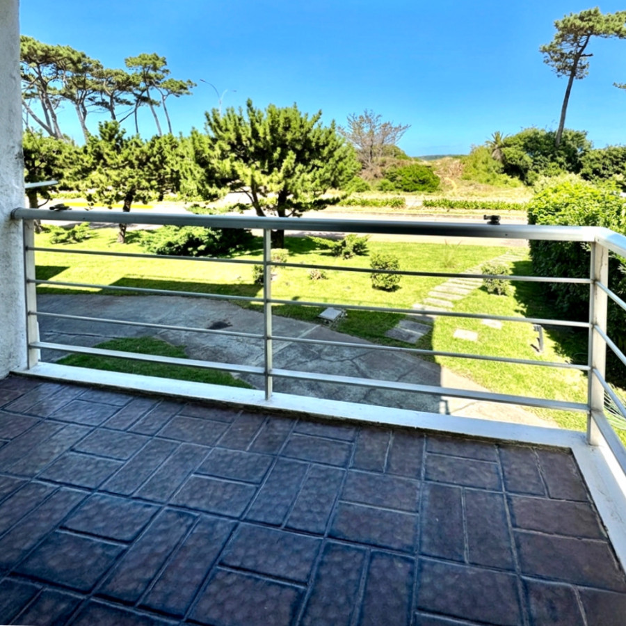 Apartamento ID.337 - Oportunidad 2 dormitorios con balcón primera línea Playa Mansa 
