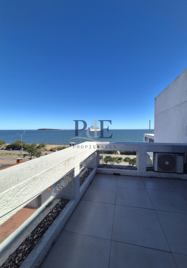 Primera línea en Playa Mansa | 2 dormitorios reciclado con vista al mar y balcón. PdE - Imagen 6
