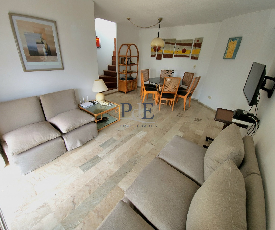 Oportunidad Penthouse 3 dormitorios con parrillero, cochera en Playa Mansa - Imagen 4