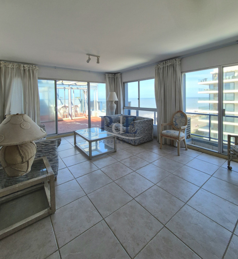 Oportunidad 3 dormitorios + servicio y gran terraza con parrillero propio en Playa Brava Punta del Este  - Imagen 8