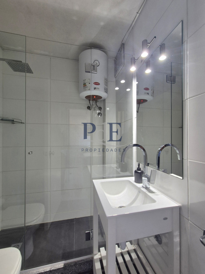 Primera línea en Playa Mansa | 2 dormitorios reciclado con vista al mar y balcón. PdE - Imagen 16