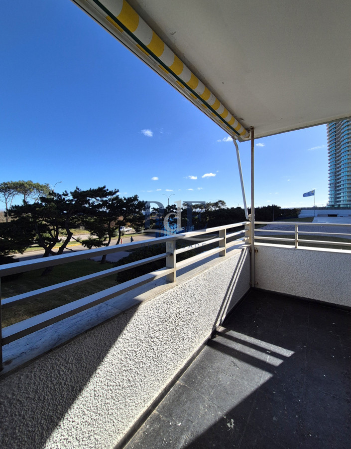 Apartamento de 3 dormitorios primera línea con vista al mar Playa Mansa - Punta del Este - Imagen 3