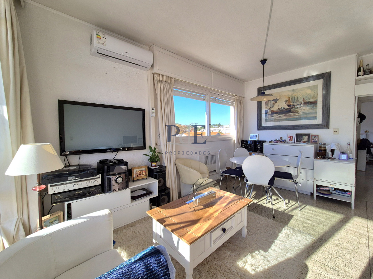 Apartamento 1 dormitorio en venta con vista al Mar edificio primera línea Playa Mansa Punta del Este - Imagen 10