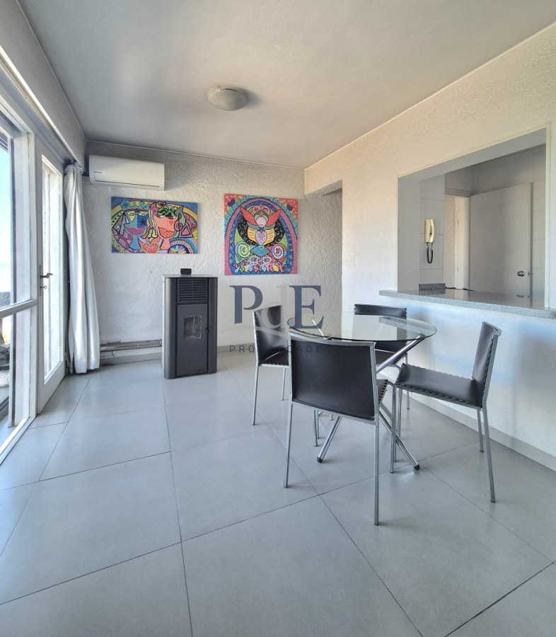 Primera línea en Playa Mansa | 2 dormitorios reciclado con vista al mar y balcón. PdE - Imagen 10