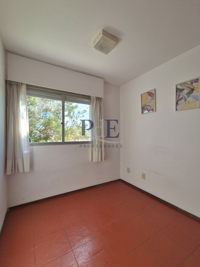 Apartamento de 3 dormitorios primera línea con vista al mar Playa Mansa - Punta del Este - Imagen 13