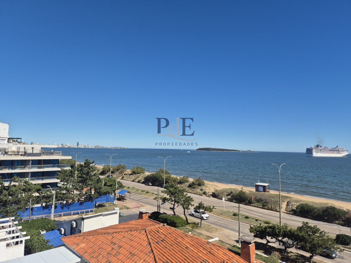 Primera línea en Playa Mansa | 2 dormitorios reciclado con vista al mar y balcón. PdE - Imagen 2