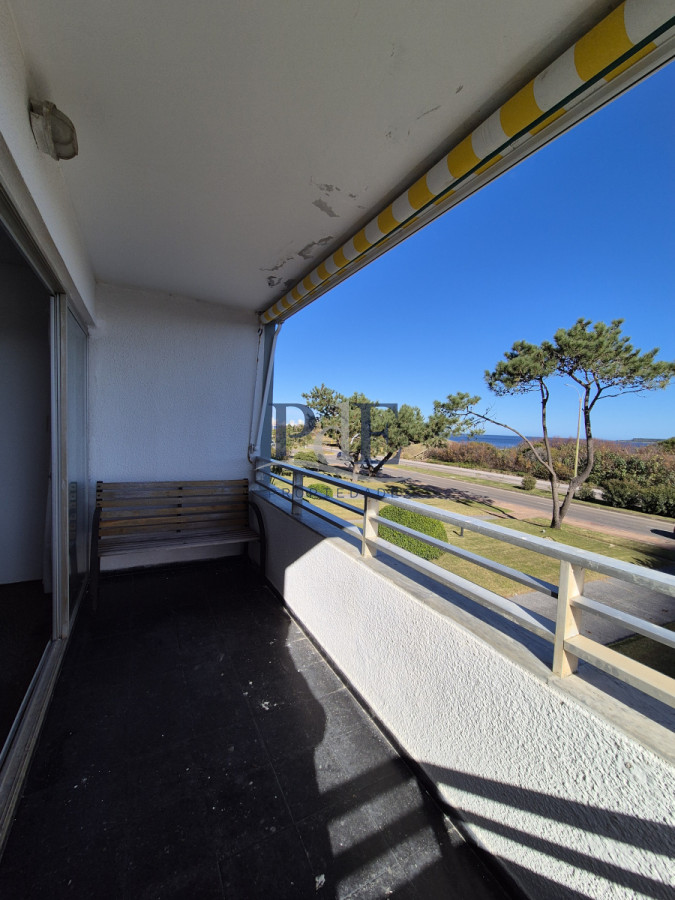 Apartamento de 3 dormitorios primera línea con vista al mar Playa Mansa - Punta del Este - Imagen 4