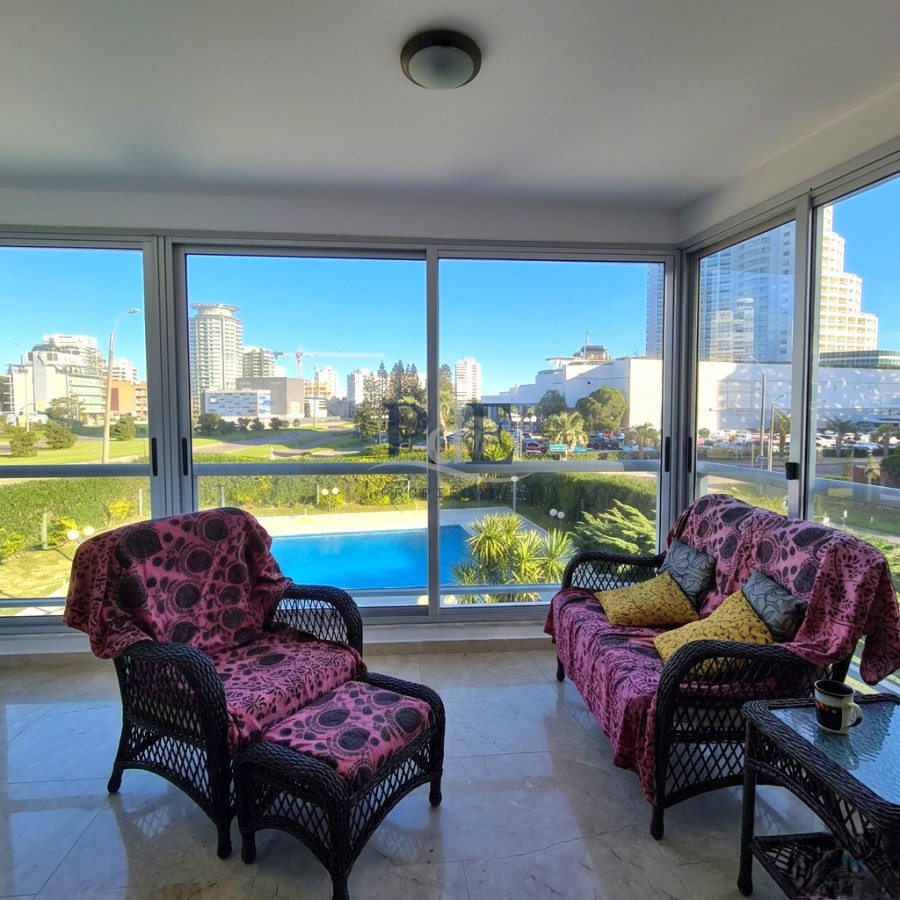 Apartamento Reciclado de 3 Dormitorios con Parrillero en Playa Mansa Punta del Este - Imagen 7