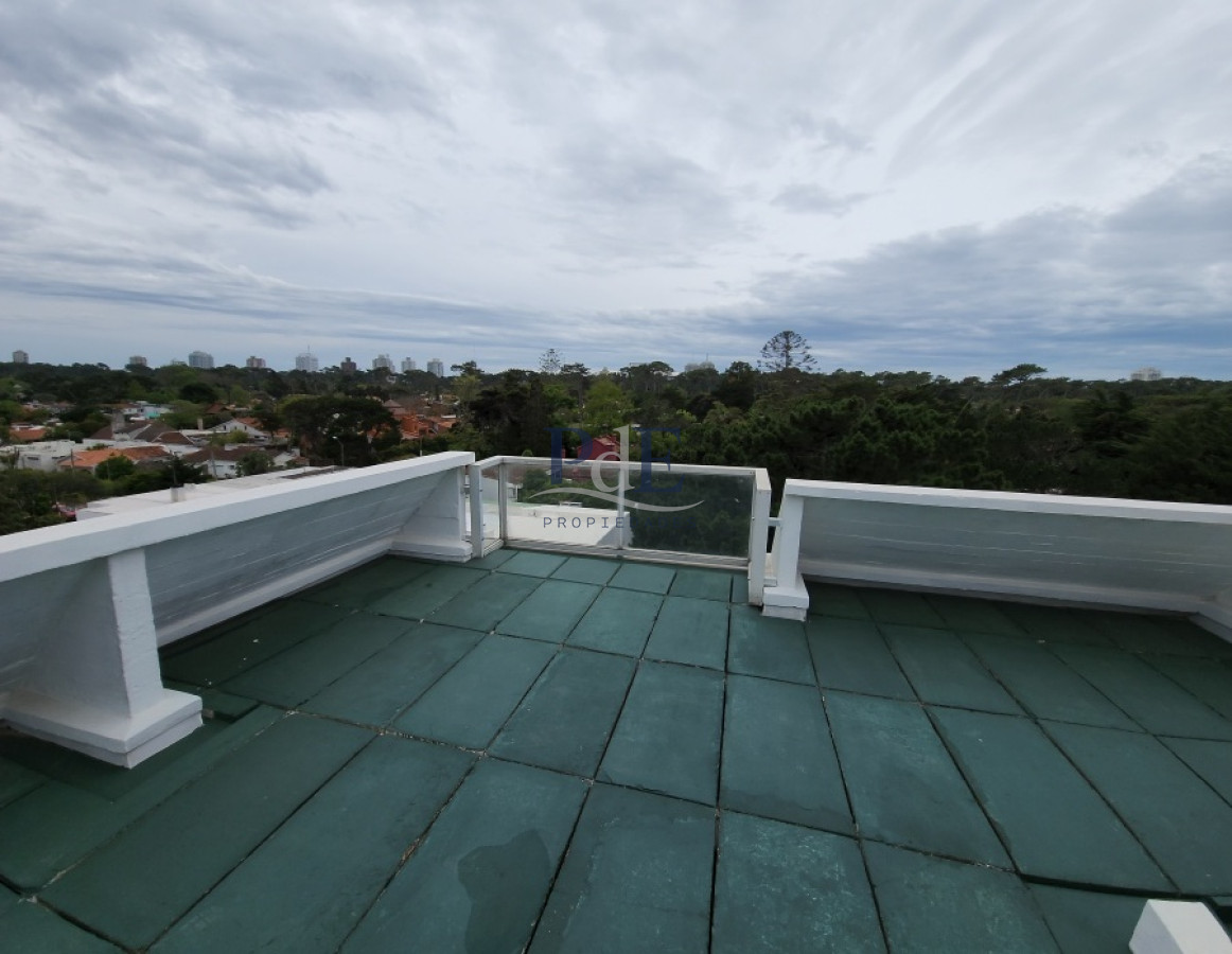 Oportunidad Penthouse 3 dormitorios con parrillero, cochera en Playa Mansa - Imagen 22