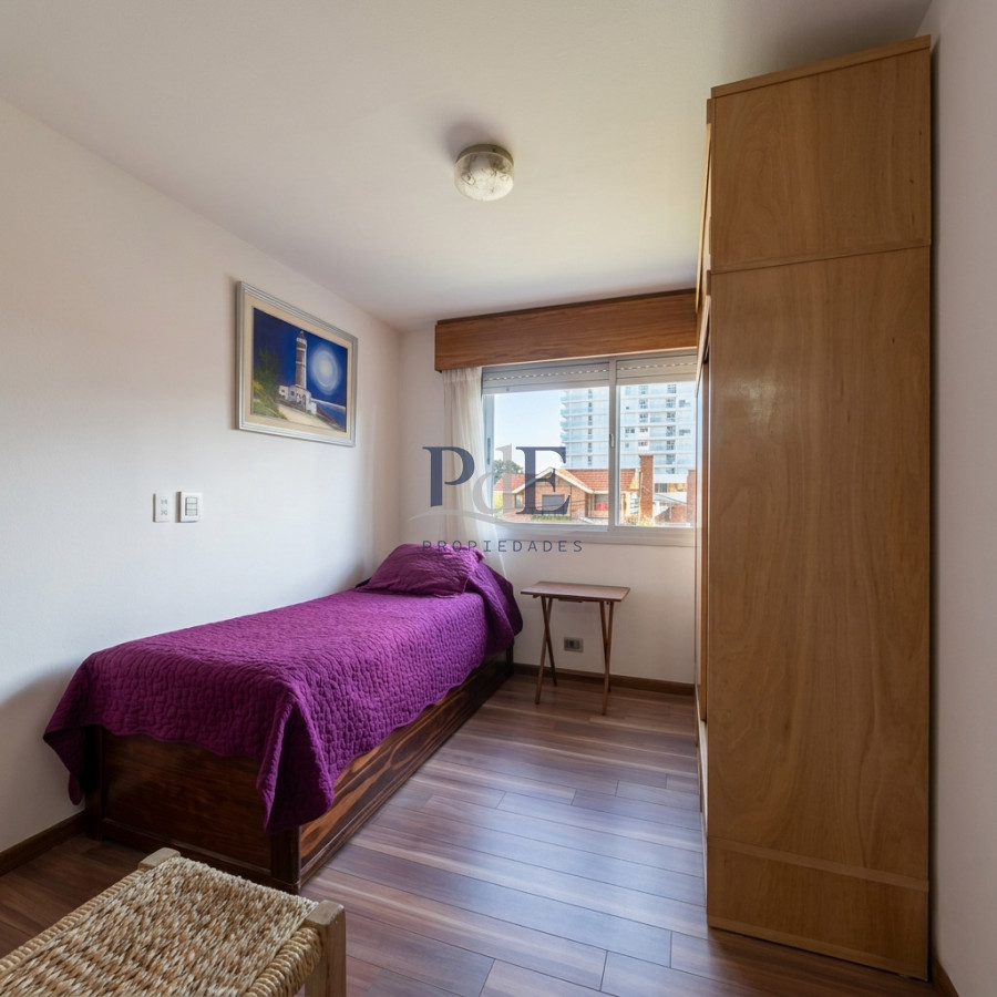 Apartamento Reciclado de 3 Dormitorios con Parrillero en Playa Mansa Punta del Este - Imagen 14