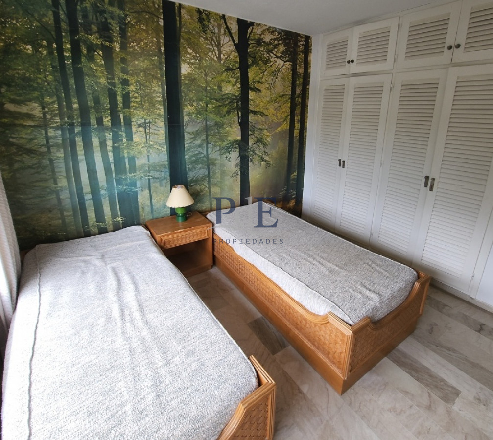 Oportunidad Penthouse 3 dormitorios con parrillero, cochera en Playa Mansa - Imagen 16