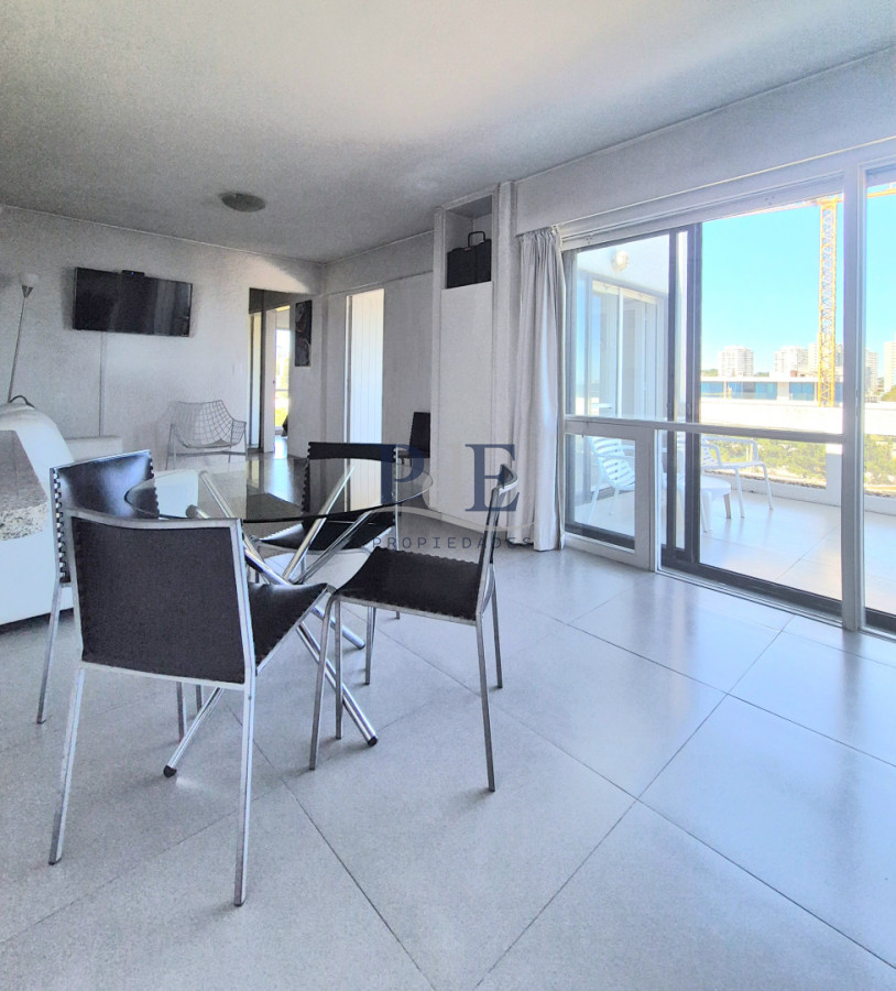 Primera línea en Playa Mansa | 2 dormitorios reciclado con vista al mar y balcón. PdE - Imagen 8