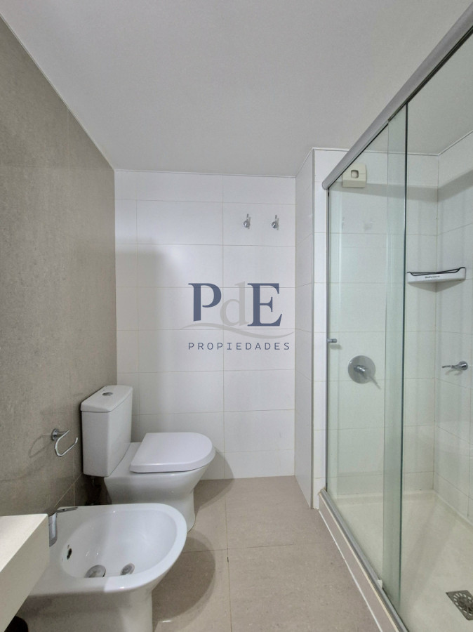 Oportunidad!! Planta moderna de categoría en excelente ubicación Playa Mansa - Imagen 17