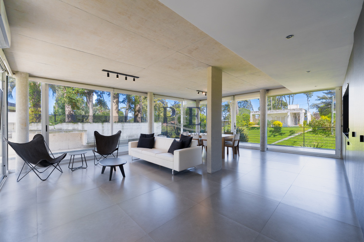 Planta de Categoría apartamento 3 dorm moderno con parrillero en Playa Mansa Punta del Este - Imagen 3