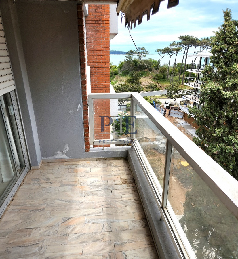 Oportunidad Penthouse 3 dormitorios con parrillero, cochera en Playa Mansa - Imagen 8