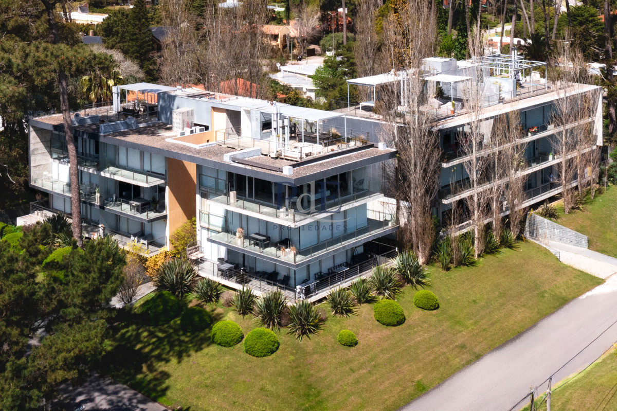 Planta de Categoría apartamento 3 dorm moderno con parrillero en Playa Mansa Punta del Este - Imagen 26