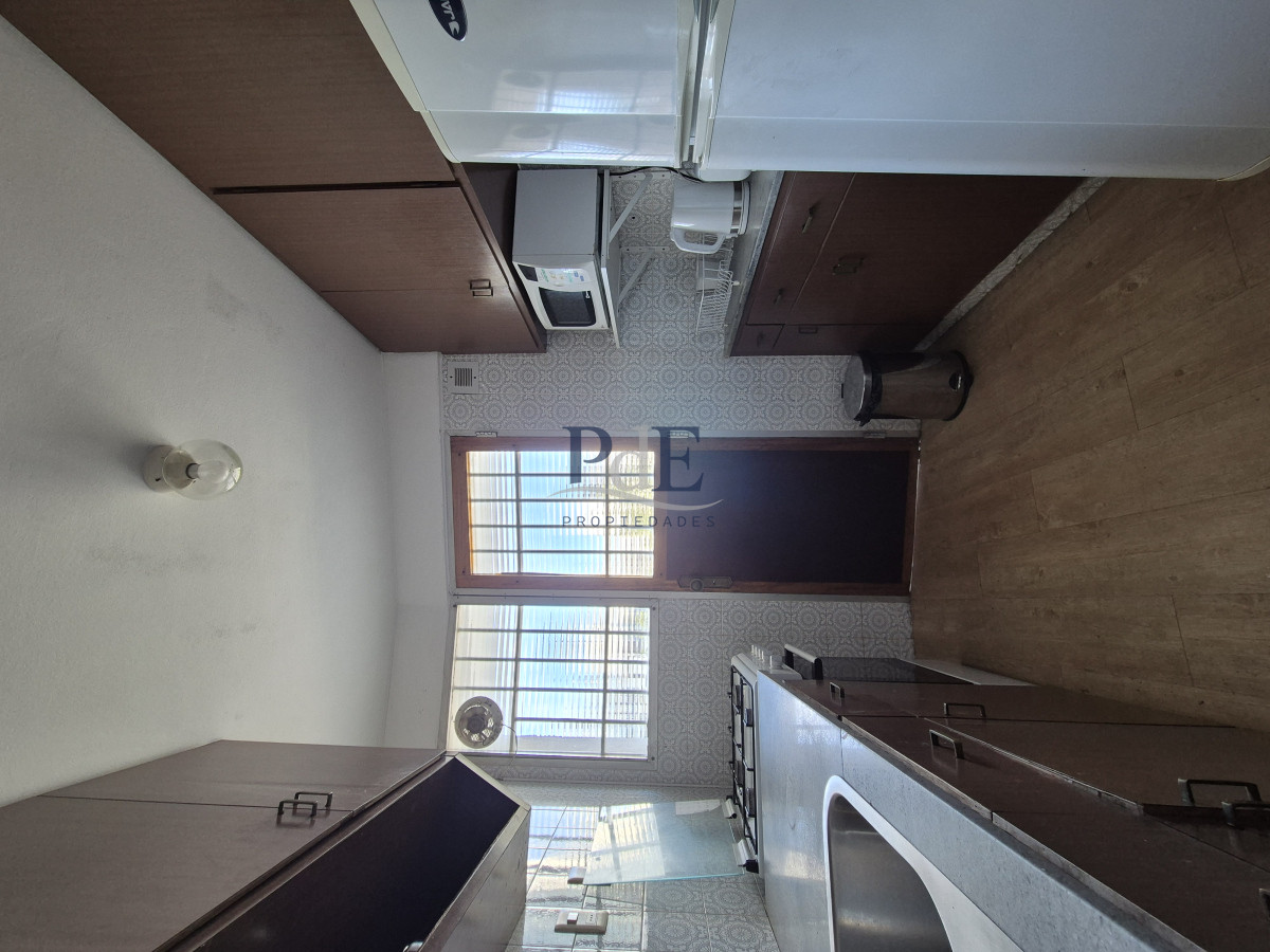 Apartamento de 3 dormitorios + servicio con vista al mar Playa Mansa - Imagen 12