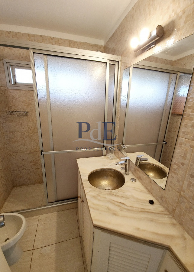 Oportunidad Penthouse 3 dormitorios con parrillero, cochera en Playa Mansa - Imagen 12