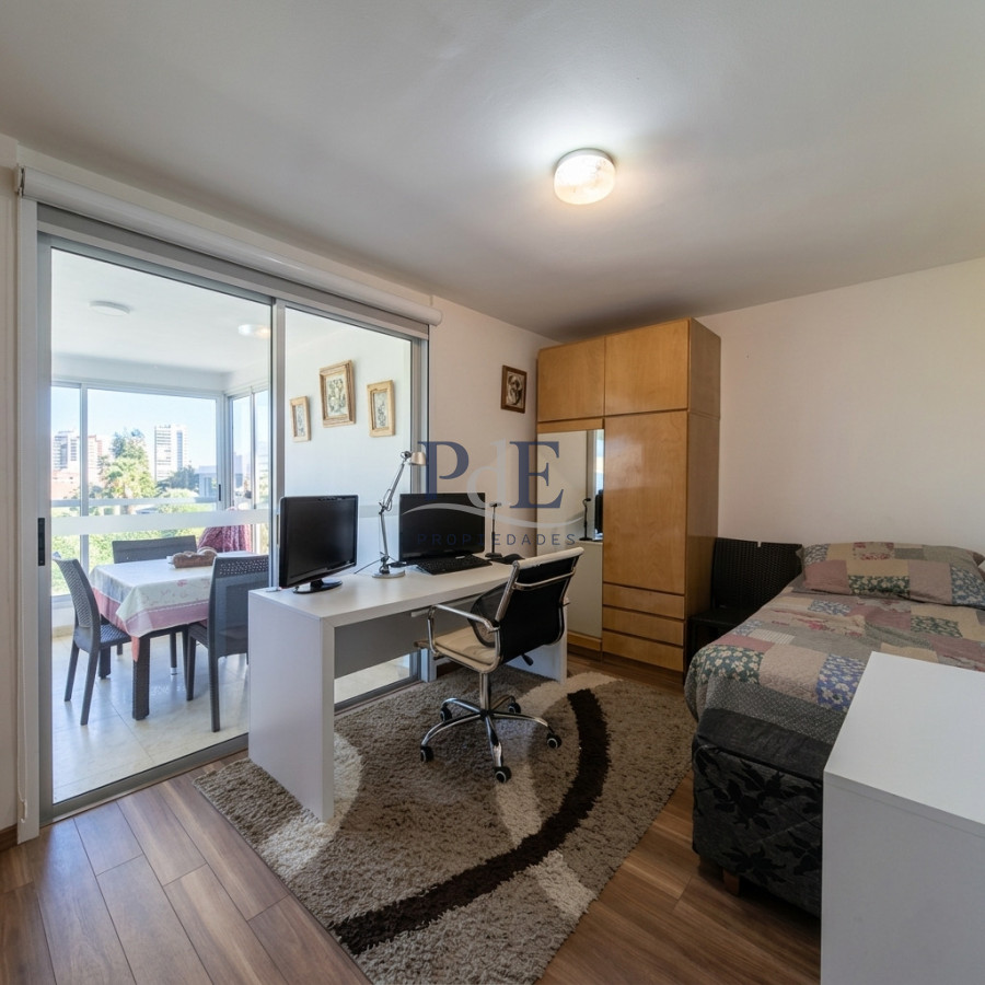 Apartamento Reciclado de 3 Dormitorios con Parrillero en Playa Mansa Punta del Este - Imagen 13