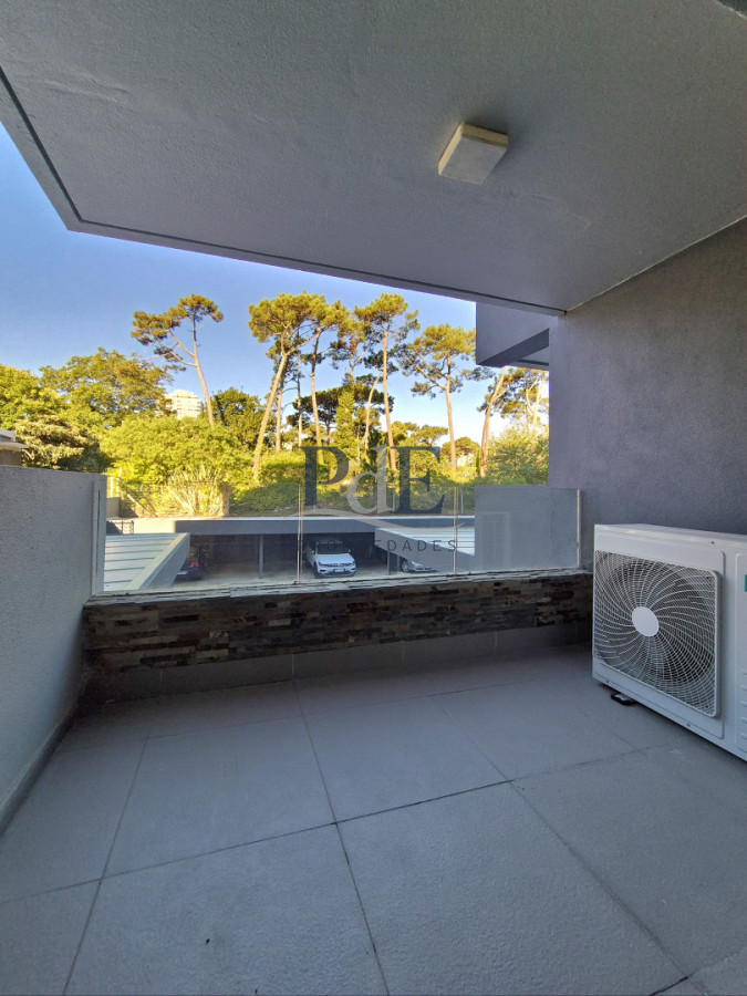 Oportunidad!! Planta moderna de categoría en excelente ubicación Playa Mansa - Imagen 14