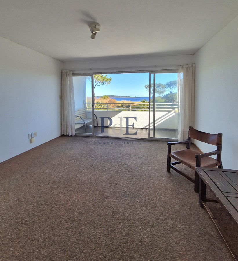 Apartamento de 3 dormitorios primera línea con vista al mar Playa Mansa - Punta del Este - Imagen 7