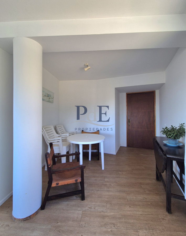 Apartamento de 3 dormitorios + servicio con vista al mar Playa Mansa - Imagen 11