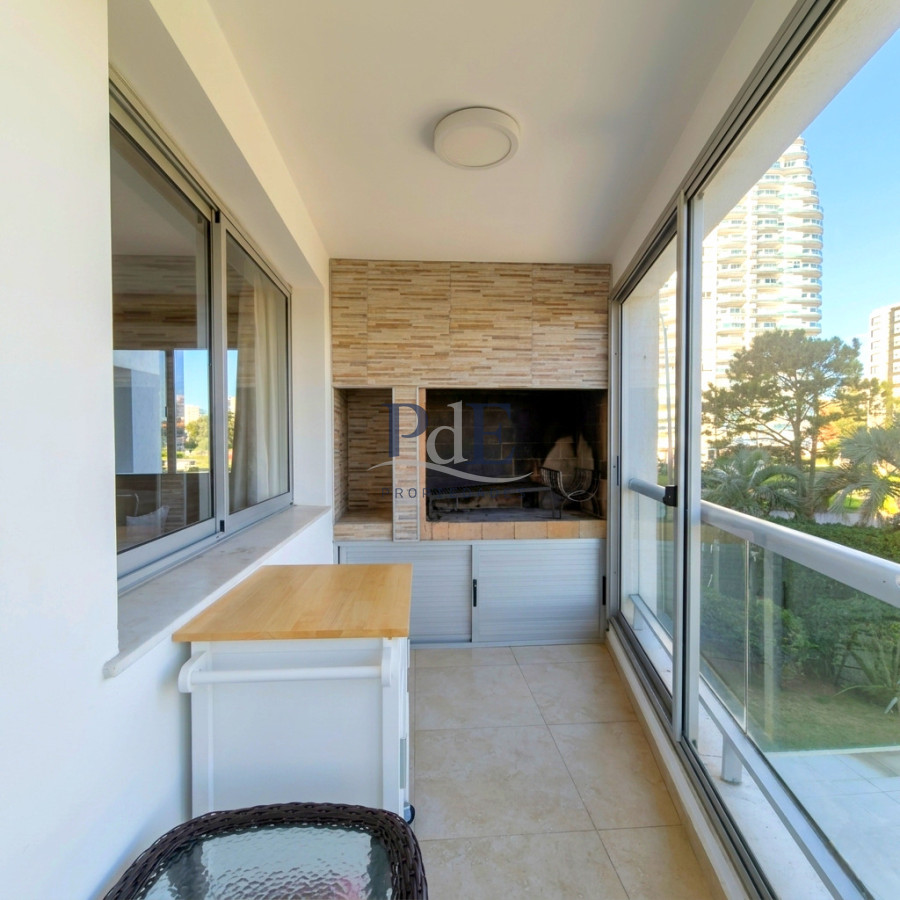 Apartamento Reciclado de 3 Dormitorios con Parrillero en Playa Mansa Punta del Este - Imagen 6