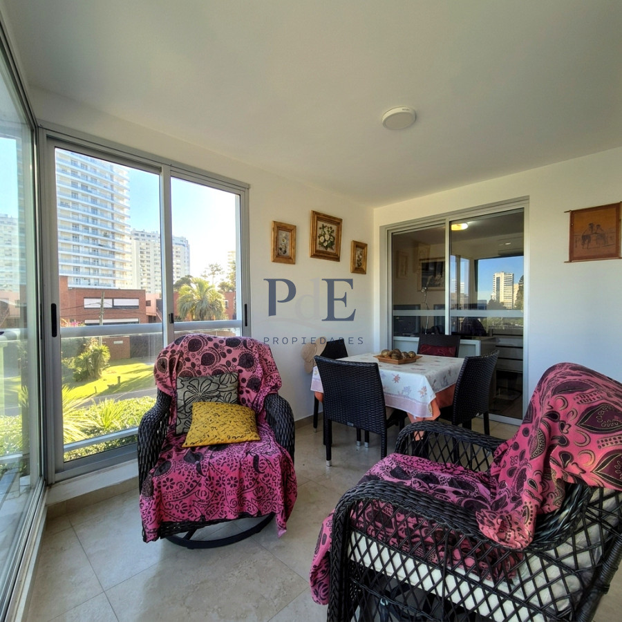 Apartamento Reciclado de 3 Dormitorios con Parrillero en Playa Mansa Punta del Este - Imagen 8