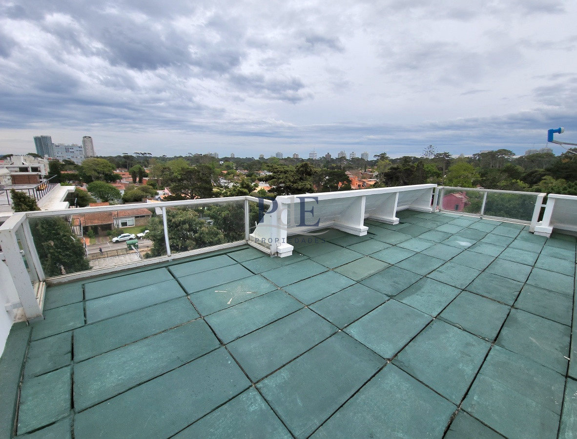 Oportunidad Penthouse 3 dormitorios con parrillero, cochera en Playa Mansa - Imagen 21