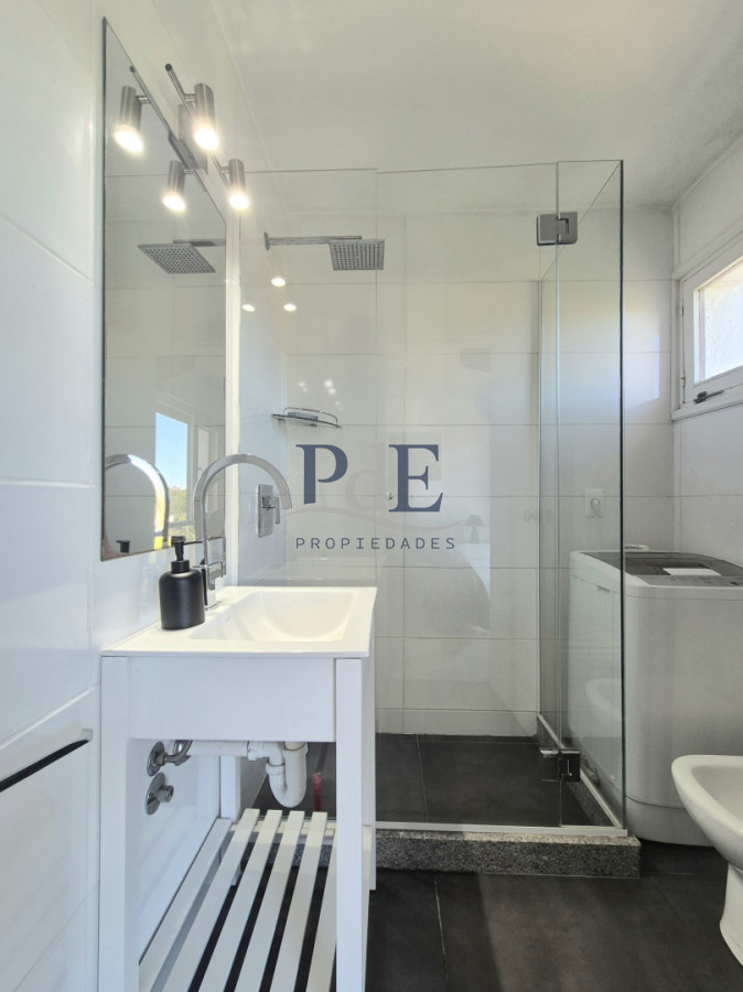 Primera línea en Playa Mansa | 2 dormitorios reciclado con vista al mar y balcón. PdE - Imagen 14