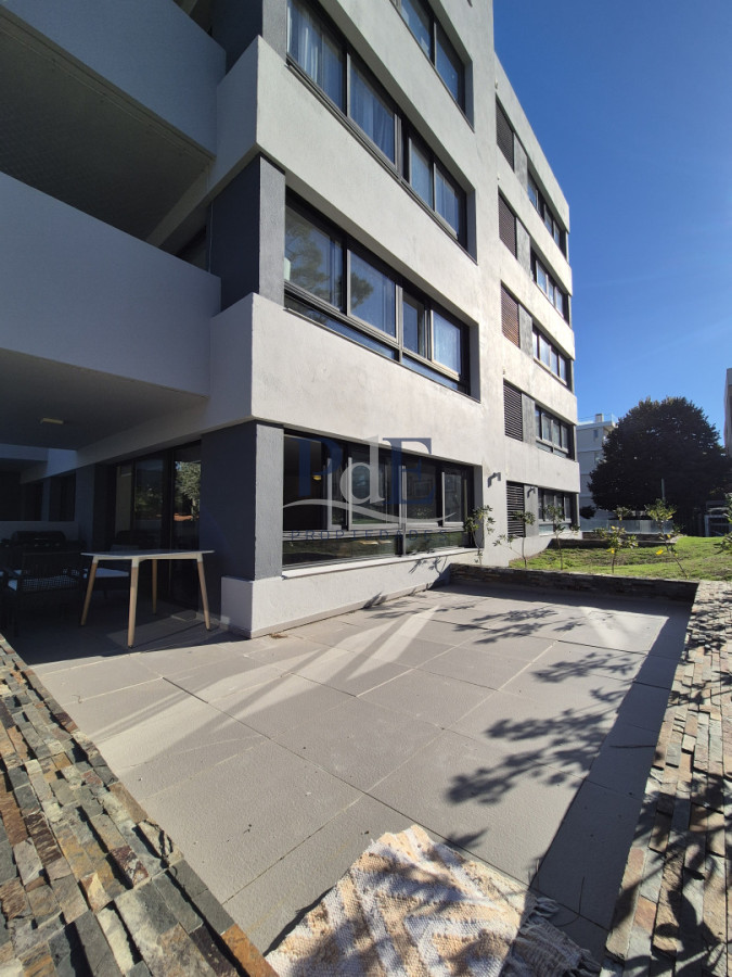 Oportunidad!! Planta moderna de categoría en excelente ubicación Playa Mansa - Imagen 3