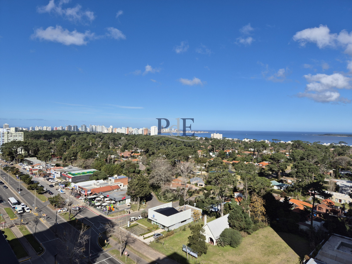 Piso Alto con Vista al Mar, 3 Dormitorios y Garaje. Zona Roosevelt. - Imagen 1