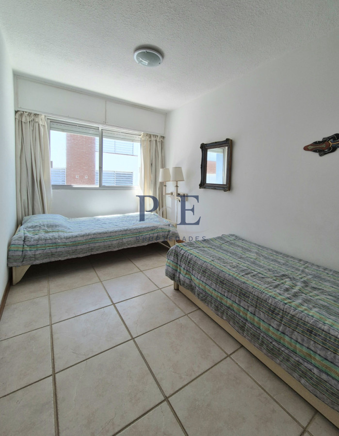 Oportunidad 3 dormitorios + servicio y gran terraza con parrillero propio en Playa Brava Punta del Este  - Imagen 24