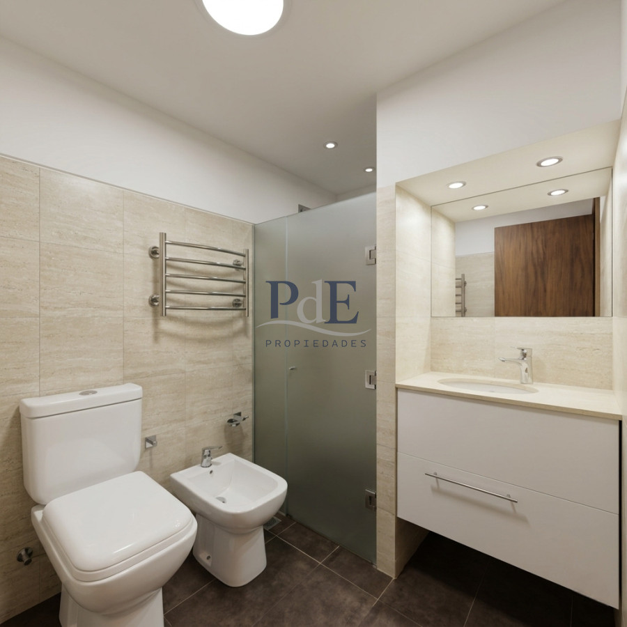 Apartamento Reciclado de 3 Dormitorios con Parrillero en Playa Mansa Punta del Este - Imagen 12