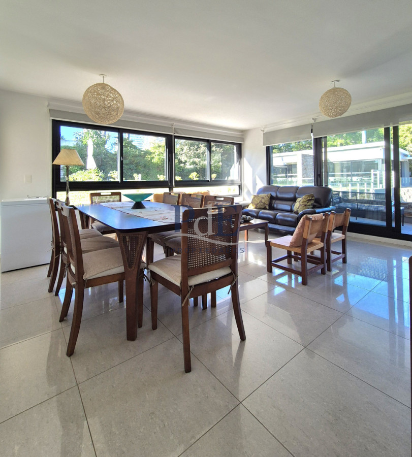 Oportunidad!! Planta moderna de categoría en excelente ubicación Playa Mansa - Imagen 7