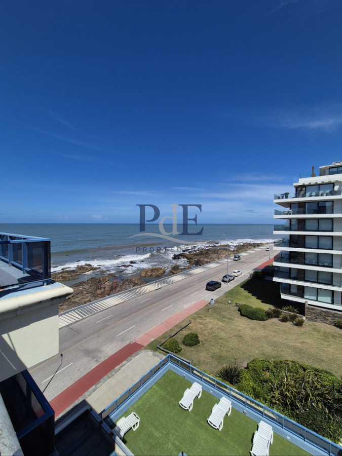Oportunidad 3 dormitorios + servicio y gran terraza con parrillero propio en Playa Brava Punta del Este 