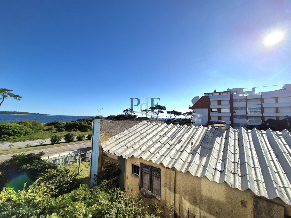 Apartamento 1 dormitorio en venta con vista al Mar edificio primera línea Playa Mansa Punta del Este - Imagen 4