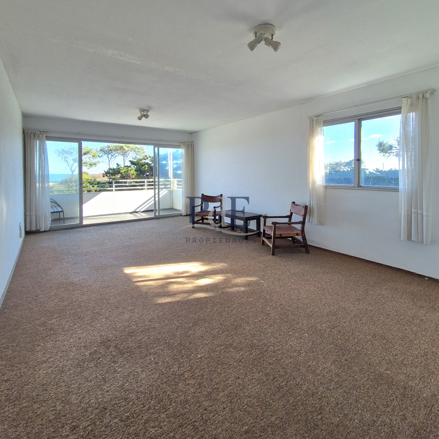 Apartamento de 3 dormitorios primera línea con vista al mar Playa Mansa - Punta del Este - Imagen 8