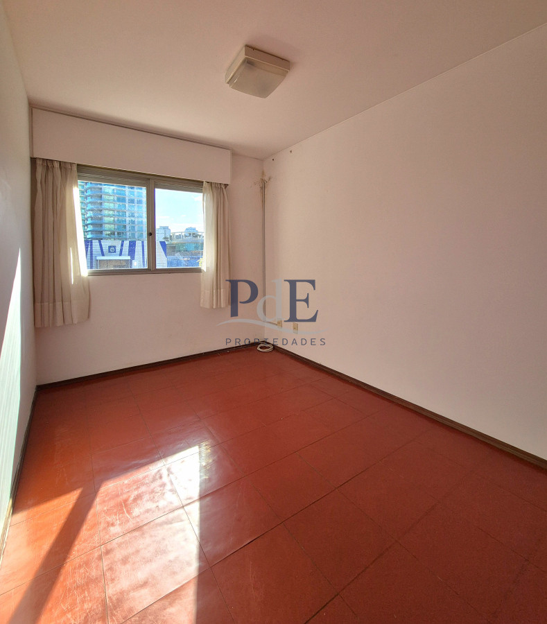 Apartamento de 3 dormitorios primera línea con vista al mar Playa Mansa - Punta del Este - Imagen 15