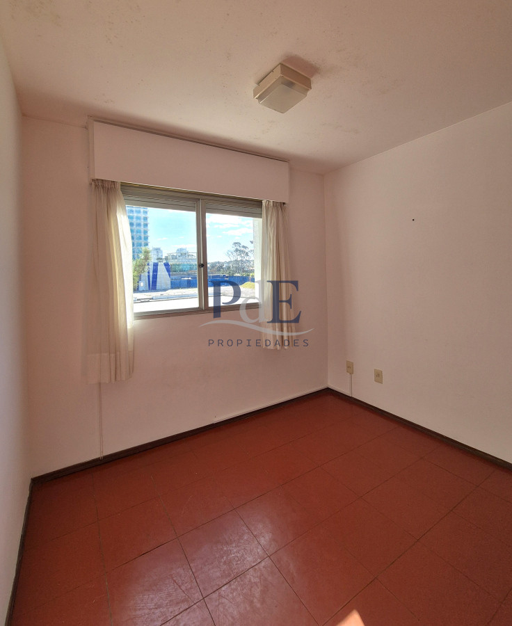 Apartamento de 3 dormitorios primera línea con vista al mar Playa Mansa - Punta del Este - Imagen 17