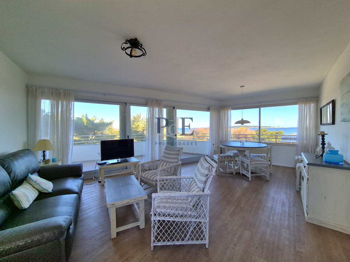 Apartamento de 3 dormitorios + servicio con vista al mar Playa Mansa - Imagen 6