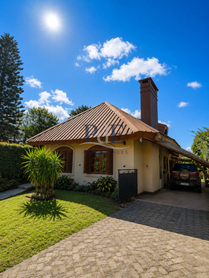 Casa con dos unidades independientes + dependencia de servicio, gran jardín y piscina climatizada  Punta del Este - Imagen 1