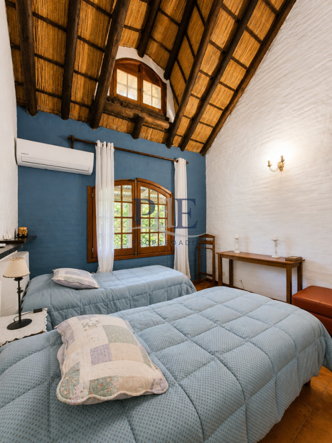 Casa con dos unidades independientes + dependencia de servicio, gran jardín y piscina climatizada  Punta del Este - Imagen 20