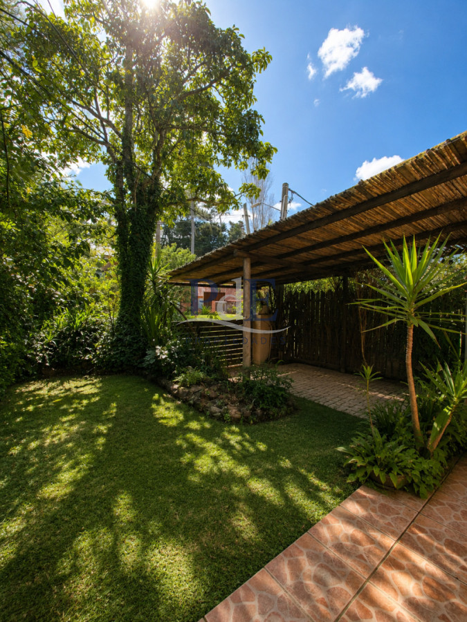 Casa con dos unidades independientes + dependencia de servicio, gran jardín y piscina climatizada  Punta del Este - Imagen 34