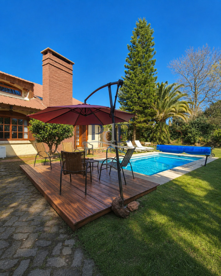 Casa con dos unidades independientes + dependencia de servicio, gran jardín y piscina climatizada  Punta del Este - Imagen 4
