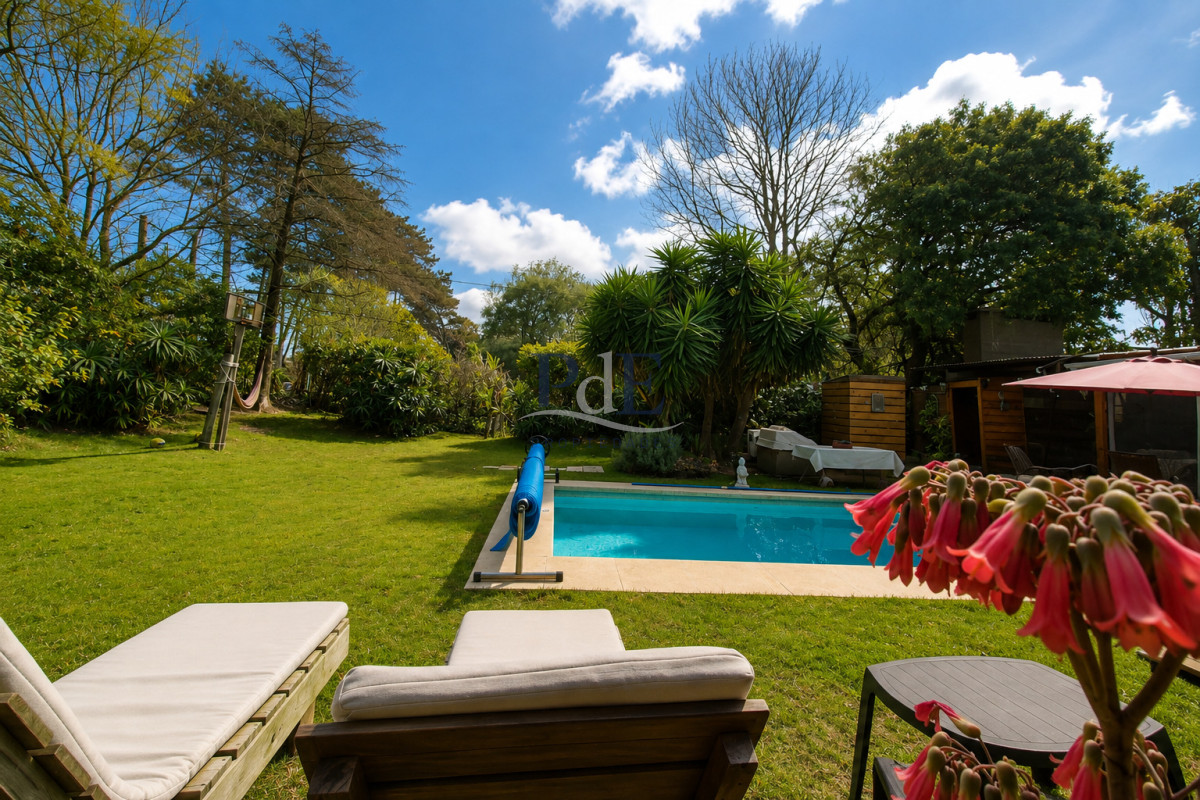 Casa con dos unidades independientes + dependencia de servicio, gran jardín y piscina climatizada  Punta del Este - Imagen 6